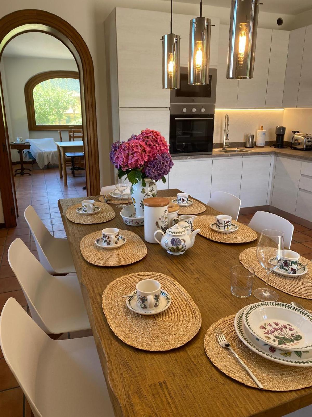 Villa La Punta Беладжо Екстериор снимка