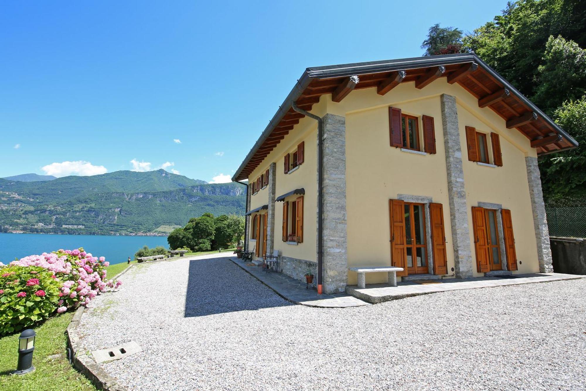 Villa La Punta Беладжо Екстериор снимка